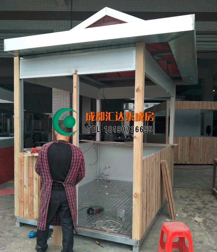 广元剑阁县防腐木岗亭.jpg