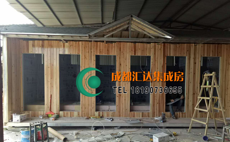六盘水防腐木移动厕所.jpg